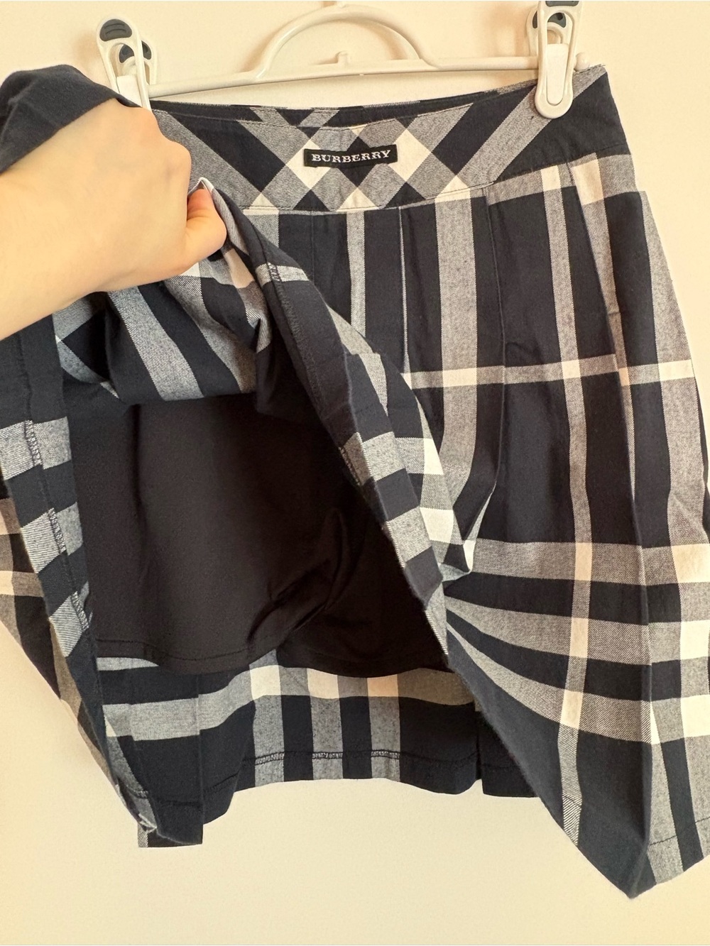 Burberry skort - Picture 4 of 4